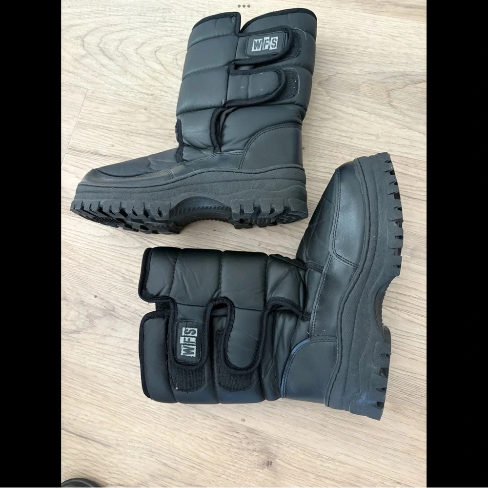 WFS Black Winter Boots size 7 Straps  new condition world famous sports